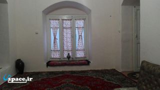 اتاقی به سبک قدیمی اقامتگاه بوم گردی خانه خورشید - خلیل آباد - روستای نصرآباد